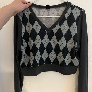 Cute plain crop top long sleeve never worn but tags aren’t on it